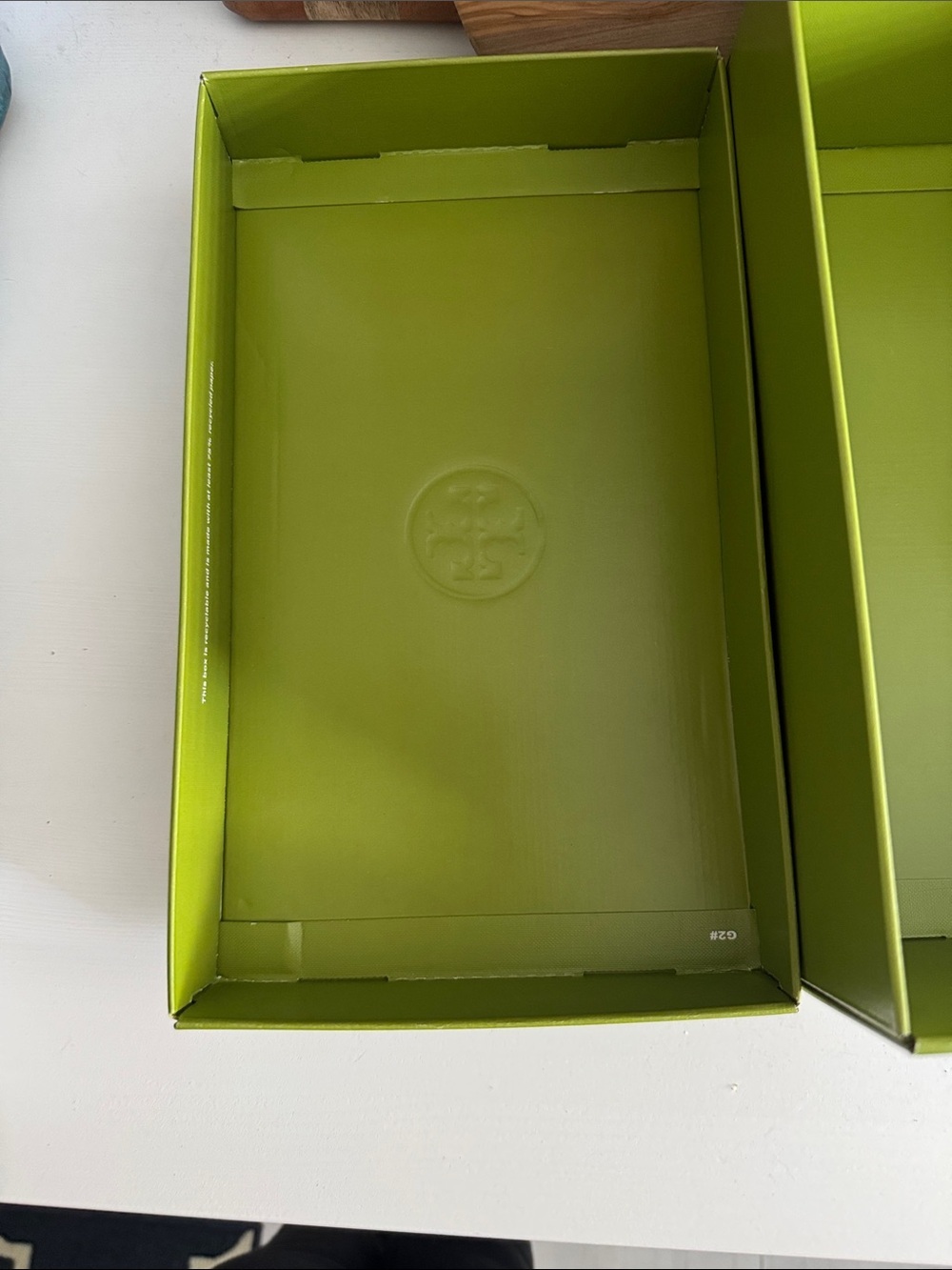 Tory Burch Lime Green Shoe Box with Gold Logo - Picture 10 of 10